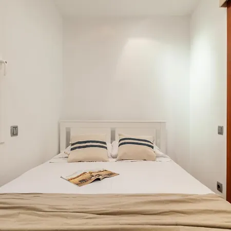 Flateli Paris * برشلونة
